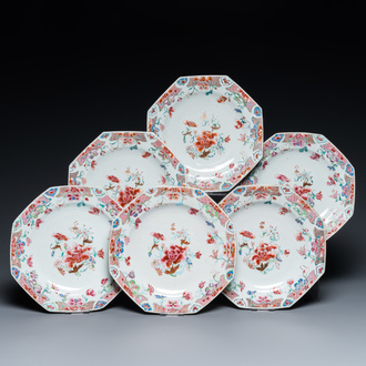 Six assiettes de forme octagonale en porcelaine de Chine famille rose, Qianlong