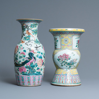 Deux vases en porcelaine de Chine famille rose, 19ème