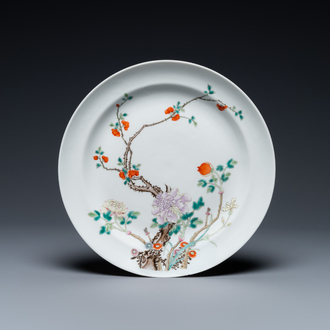 Une assiette en porcelaine de Chine famille rose, marque et époque de Guangxu