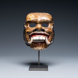 Un masque en bois sculpté et polychromé, Java, Indonesie, 19ème