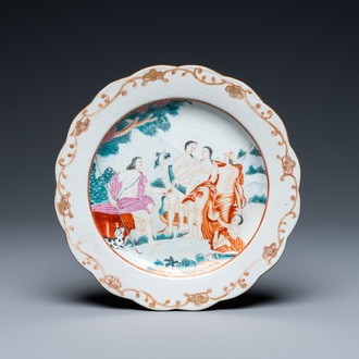 Une assiette en porcelaine de Chine famille rose pour l'exportation à décor du 'Jugement de Paris', Qianlong