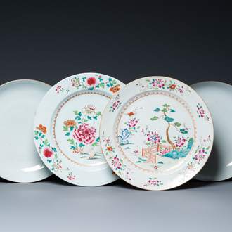 Deux plats en porcelaine de Chine famille rose et une paire à émail blanc monochrome, Qianlong