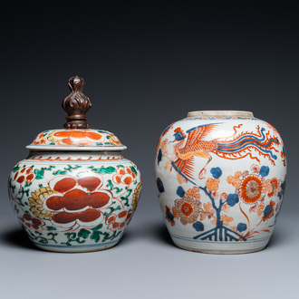 Een Chinese Imari-stijl pot en een wucai dekselkom, Kangxi en Transitie periode