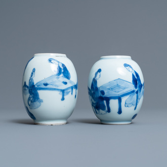Deux boîtes à thé en porcelaine de Chine en bleu et blanc, Kangxi