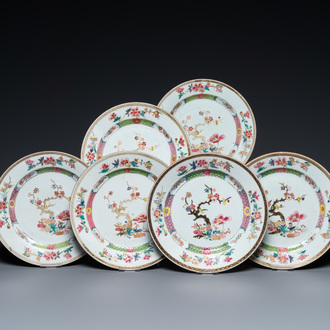 Six assiettes en porcelaine de Chine famille rose à décor d'arbres fleuris, Yongzheng