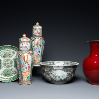 Three Chinese vases, a bowl and a dish, 19/20th C.