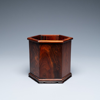 A Chinese hexagonal 'huali' wooden brush pot, 18/19th C.