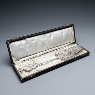 A Chinese reticulated silver cake-server, 19/20th C.