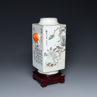 Un vase de forme 'cong' en porcelaine de Chine qianjiang cai, 19ème