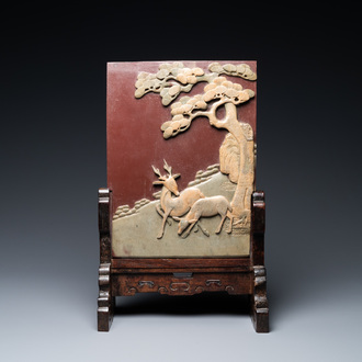 Een Chinees houten tafelscherm met plaquette in 'duan' steen, 19e eeuw