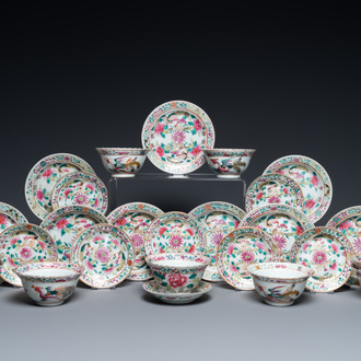 Neuf tasses et dix-sept soucoupes en porcelaine de Chine pour le marché Straits ou Peranakan, 19ème