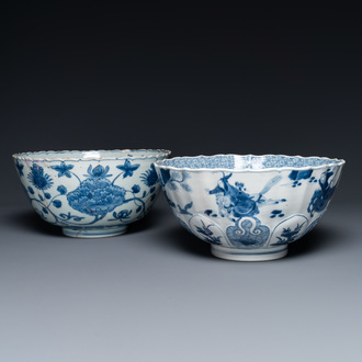 Twee Chinese blauw-witte kommen, Kangxi en Wanli