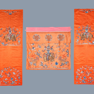 Trois panneaux en broderie de soie à décor d'éléphants et de lions bouddhistes, Chine, 19ème