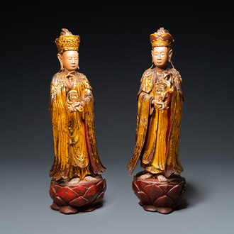 Une paire de grandes figures en bois laqué, doré et polychromé, Chine ou Vietnam, 18/19ème