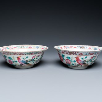 Une paire de bols en porcelaine de Chine famille rose pour le marché Straits ou Peranakan, 19ème