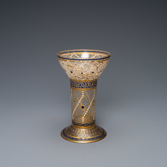 J. & L. Lobmeyr, Vienne, fin du 19ème: Un gobelet en verre émaillé de style islamique ou mamelouk