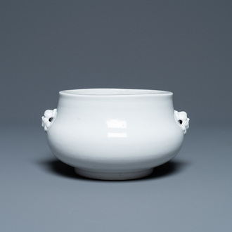 Un brûle-parfum en porcelaine blanc de Chine de Dehua, Yongzheng