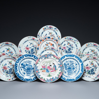 Seize assiettes en porcelaine de Chine en bleu et blanc, famille rose et de style Imari, Kangxi et après