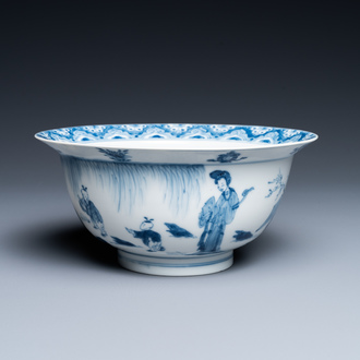 Een Chinese blauw-witte 'klapmuts' kom, Xuande merk, Kangxi