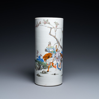 Un porte-chapeau en porcelaine de Chine qianjiang cai, signé Xia Dingchen et daté 1912, marque et époque de Xuantong