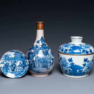 Trois pièces en porcelaine de Chine en bleu et blanc pour le marché thai, 19ème