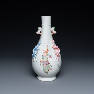 Un vase en porcelaine de Chine famille rose à décor de 'Wu Shuang Pu', 19ème