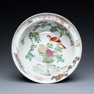 Un grand bol en porcelaine de Chine qianjiang cai, République