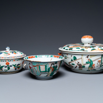Trois bols en porcelaine de Chine famille verte, époque Transition et Kangxi