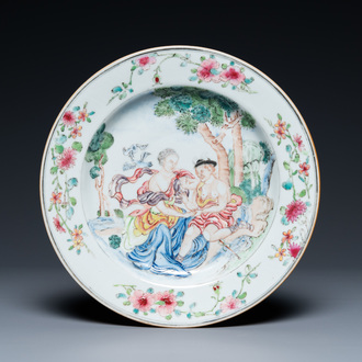 Une assiette en porcelaine de Chine famille rose à sujet mythologique figurant Vénus et Hermès, Qianlong