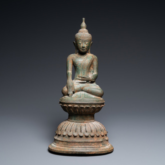 Une figure de Bouddha en bronze de style Shan, Birmanie/Myanmar, 16ème