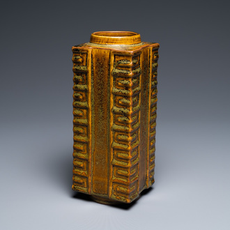 Un vase de forme 'cong' en porcelaine de Chine aux émaux imitant le bronze, Yongzheng/Qianlong