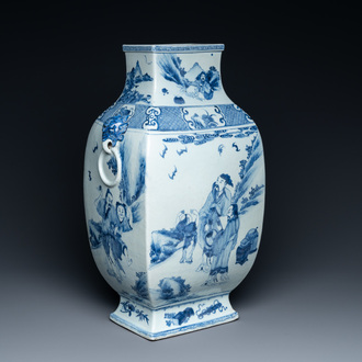 Un grand vase en porcelaine de Chine en bleu et blanc à décor des 'Cinq lettrés', Qianlong