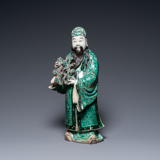 Een grote Chinese verte biscuit figuur van een onsterfelijke, 19e eeuw