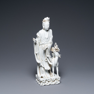 Un groupe en porcelaine blanc de Chine de Dehua figurant Magu et un cerf, marque illisible, République