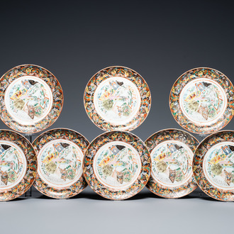 Huit assiettes en porcelaine de Chine famille rose de Canton à décor d'éventails, 19ème