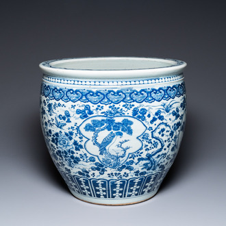 A large Chinese blue and white fish bowl with an eagle and magpies, 19th C.