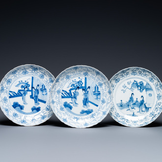 Drie Chinese blauw-witte borden, Chenghua en Jiajing merken, Kangxi