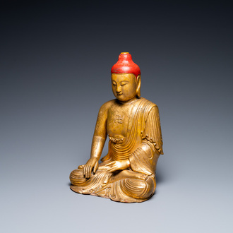 Un Bouddha en bois doré et laqué, Japon ou Vietnam, 19ème