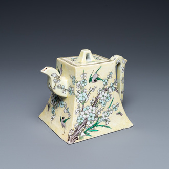 A Chinese verte biscuit yellow-ground teapot and cover, 19th C.