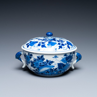 A Chinese blue and white porringer bowl and cover, Kangxi