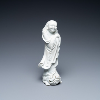 Une figure de Liu Hai au crapaud en porcelaine blanc de Chine de Dehua, Kangxi