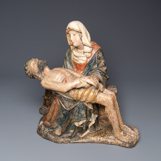 Une 'Pietà' en bois sculpté et polychromé, Allemagne du Sud, 1ère moitié du 15ème