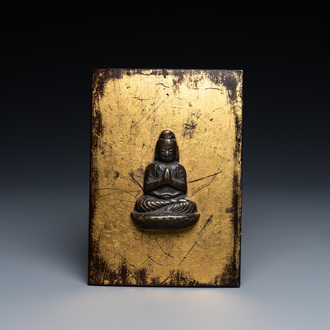 Une plaque votive de type 'Kakebotoko' en bronze, Japon, époque Kamakura, 12/14ème