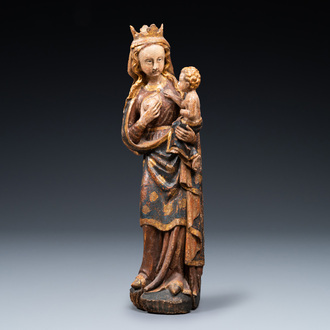 Une grande Vierge à l'Enfant en bois polychromé, Allemagne, 16ème