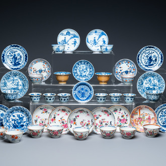 Twee­ën­twintig Chinese blauw-witte en famille rose koppen en negentien schotels, Kangxi en later