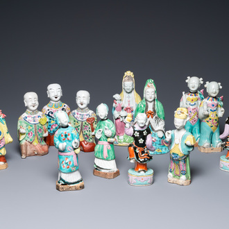 Treize figures en porcelaine de Chine famille rose, Qianlong et après