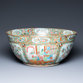 An impressive Chinese Canton famille rose bowl, 19th C.