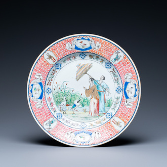 Un plat en porcelaine de Chine famille rose à décor 'Dames au Parasol', Qianlong