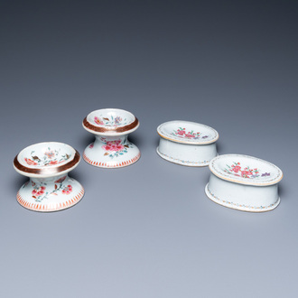 Deux paires de salerons en porcelaine de Chine famille rose, Qianlong
