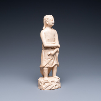 Een Chinese craquelé figuur van Adam, 18e eeuw